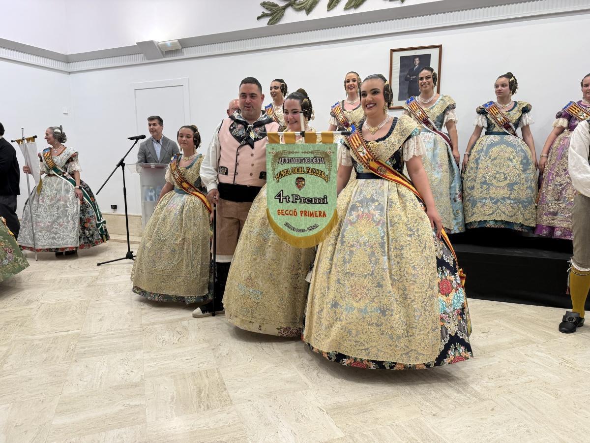 Centro y Port Rotes se llevan el oro fallero de Dénia Centro y Port Rotes se llevan el oro fallero de Dénia