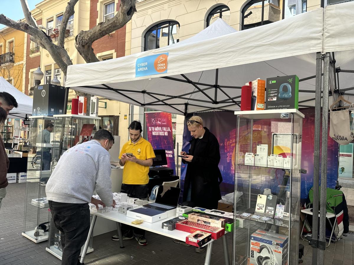 Dénia Stock transforma els carrers en un aparador a l’aire lliure 