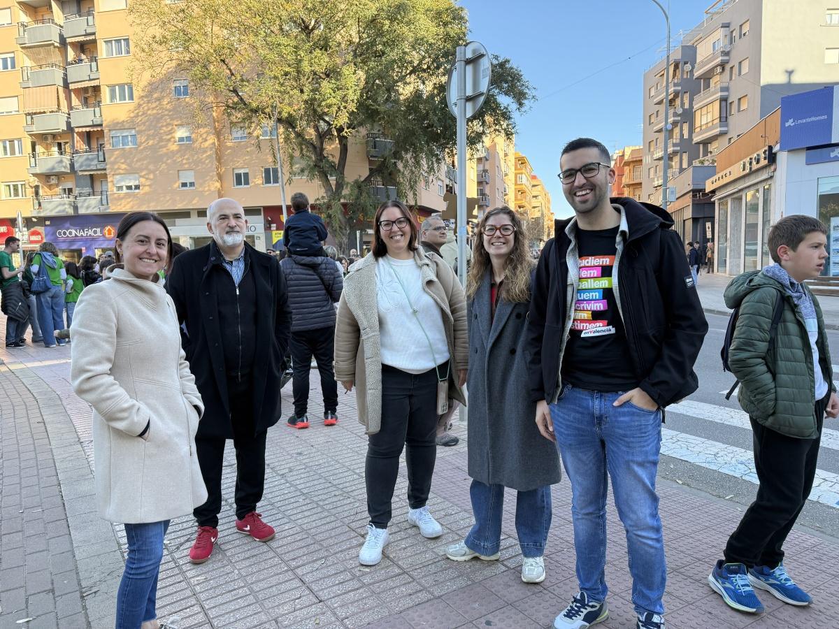 Casi un millar de personas se manifiestan por la Educación Pública en Dénia: más recursos y mejores condiciones