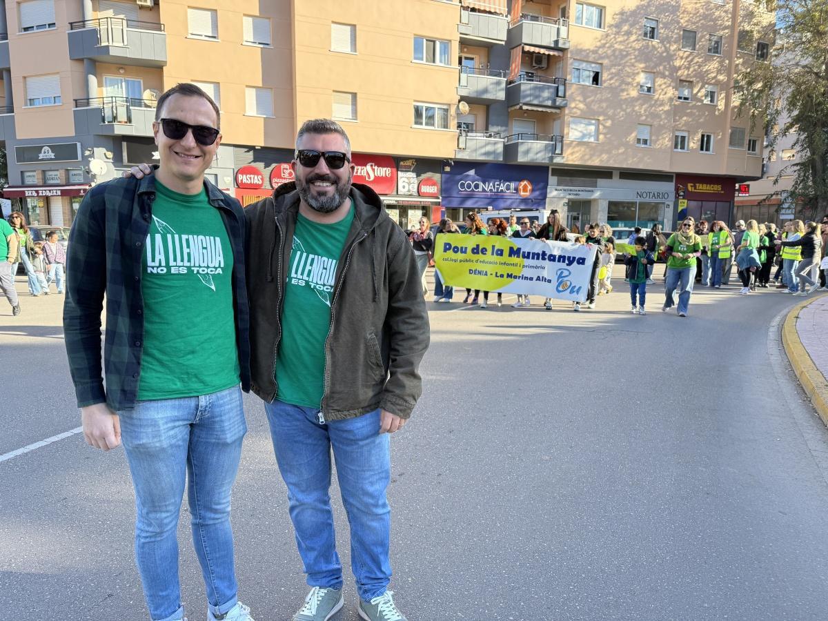 Casi un millar de personas se manifiestan por la Educación Pública en Dénia: más recursos y mejores condiciones