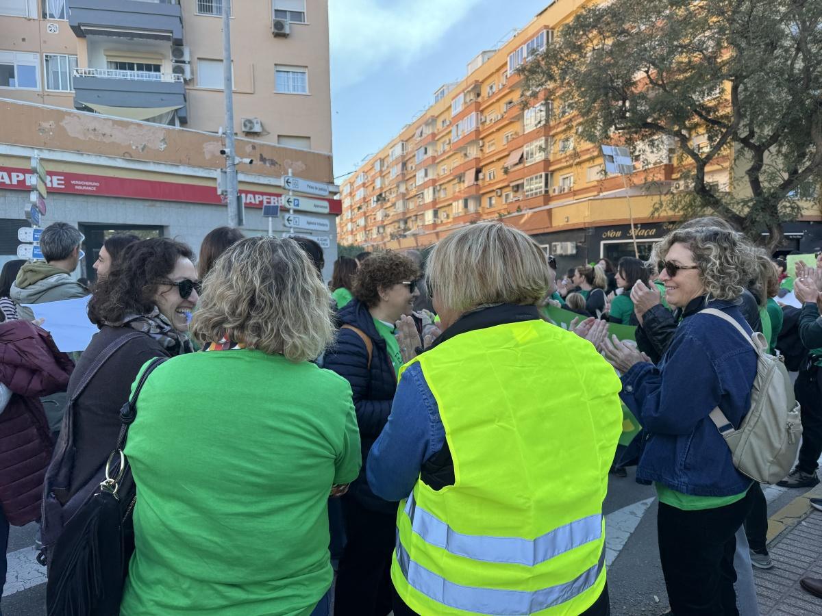 Casi un millar de personas se manifiestan por la Educación Pública en Dénia: más recursos y mejores condiciones Casi un millar de personas se manifiestan por la Educación Pública en Dénia: más recursos y mejores condiciones