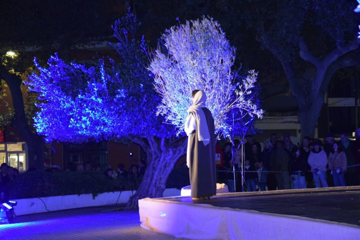 Més d’un miler de persones viuen a Ondara una espectacular representació de La Passió consolidada com a atractiu cultural i turístic