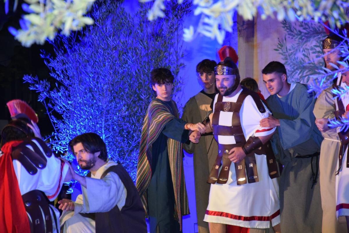 Més d’un miler de persones viuen a Ondara una espectacular representació de La Passió consolidada com a atractiu cultural i turístic