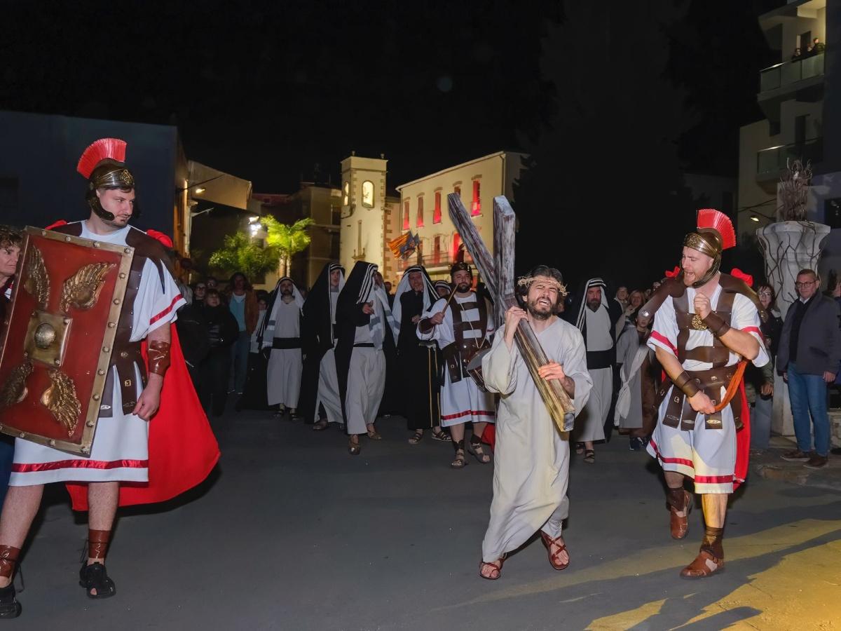 Més d’un miler de persones viuen a Ondara una espectacular representació de La Passió consolidada com a atractiu cultural i turístic Més d’un miler de persones viuen a Ondara una espectacular representació de La Passió consolidada com a atractiu cultural i turístic