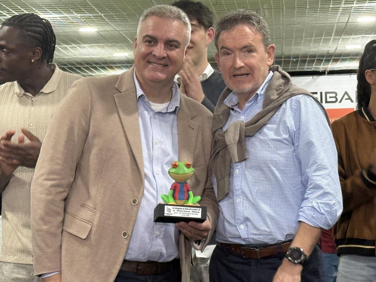 Jugadores del Levante llegan al Verger para presentar la peña de la Marina Alta