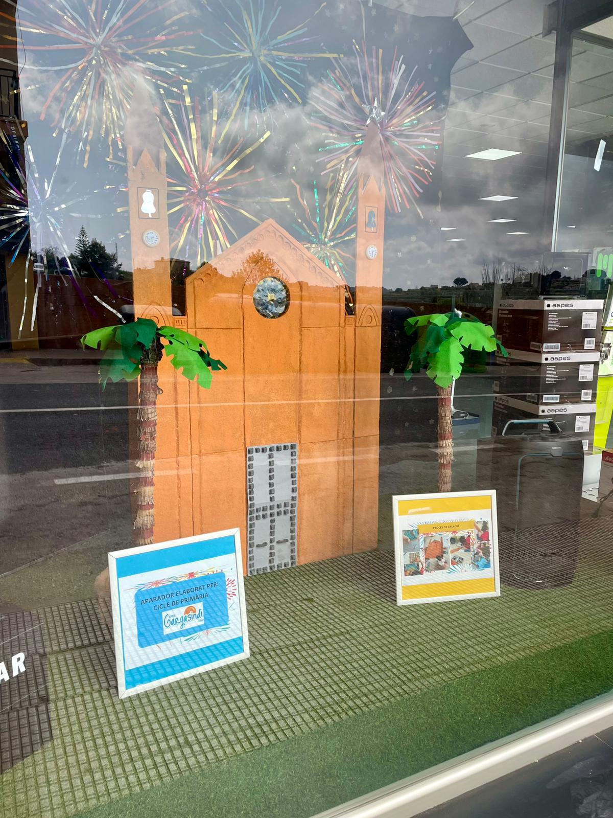 Los escaparates toman Benissa y convierten las fiestas en un espectáculo de creatividad local