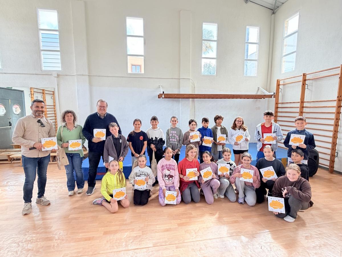 Una década de imaginación: Benitatxell celebra “La Mascota Contacontes” en el Día del Libro Una década de imaginación: Benitatxell celebra “La Mascota Contacontes” en el Día del Libro