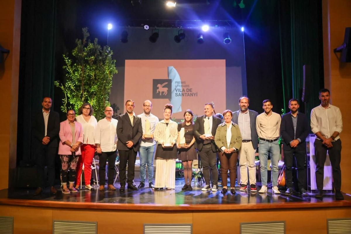 Jovi Lozano-Seser guanya a Mallorca el Premi Antoni Vidal Ferrando amb la seua última novel·la Jovi Lozano-Seser guanya a Mallorca el Premi Antoni Vidal Ferrando amb la seua última novel·la