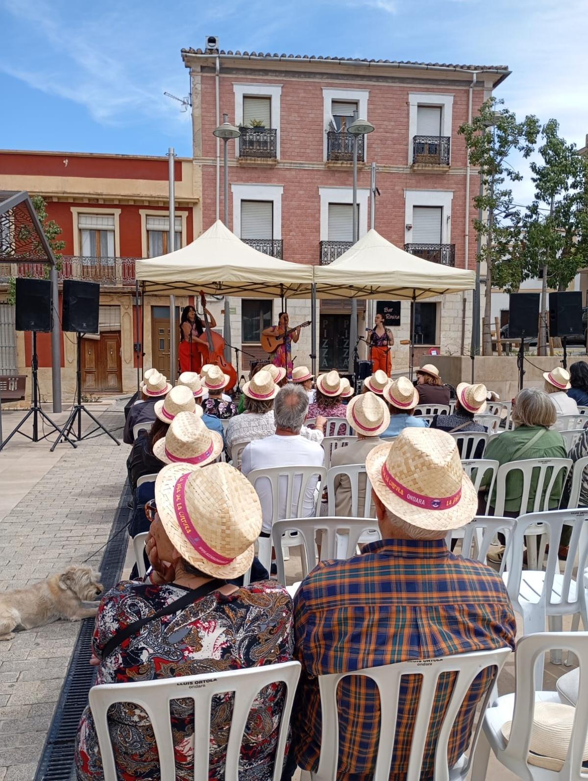 Gran resposta de públic ondarenc en la Fira del Llibre que clausura el Mes del Llibre