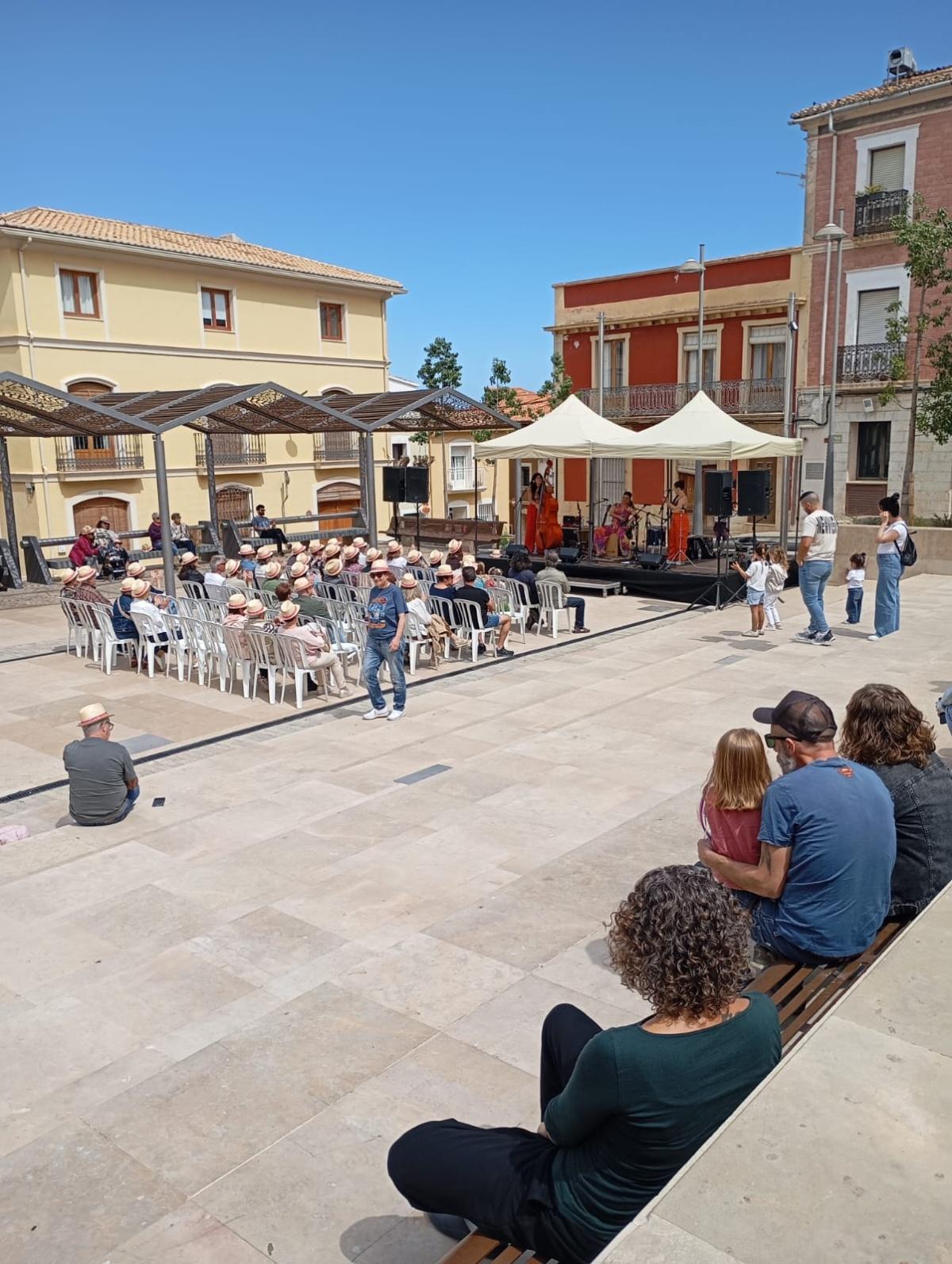 Gran resposta de públic ondarenc en la Fira del Llibre que clausura el Mes del Llibre