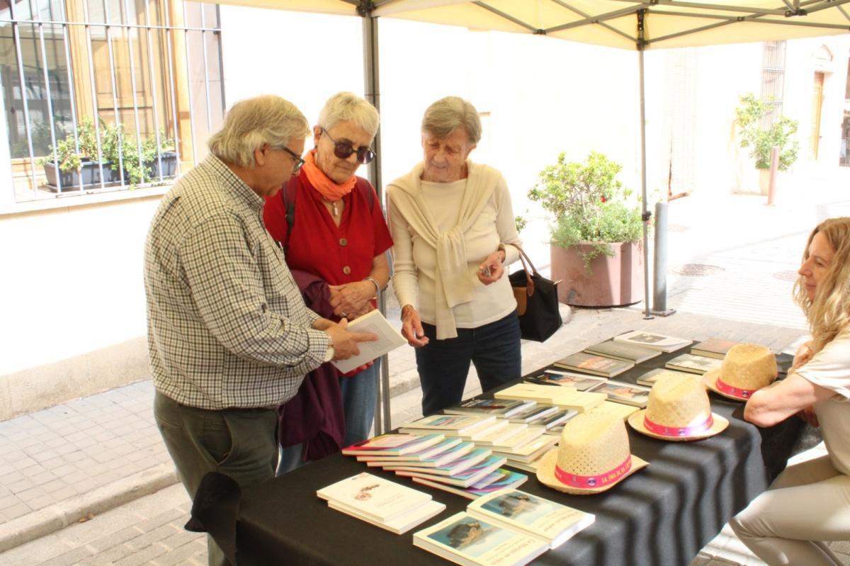 Gran resposta de públic ondarenc en la Fira del Llibre que clausura el Mes del Llibre