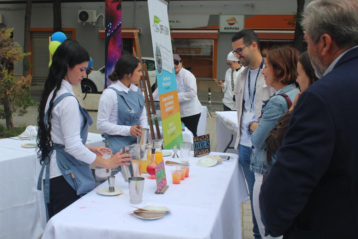 La Feria del Estudiantado toma el centro de Dénia y convierte sus calles en un escaparate de futuro La Feria del Estudiantado toma el centro de Dénia y convierte sus calles en un escaparate de futuro
