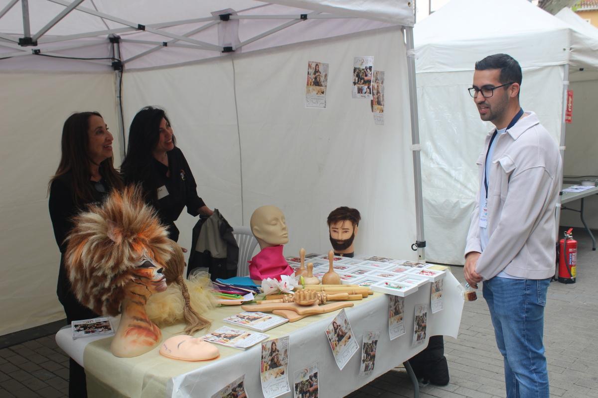 La Feria del Estudiantado toma el centro de Dénia y convierte sus calles en un escaparate de futuro