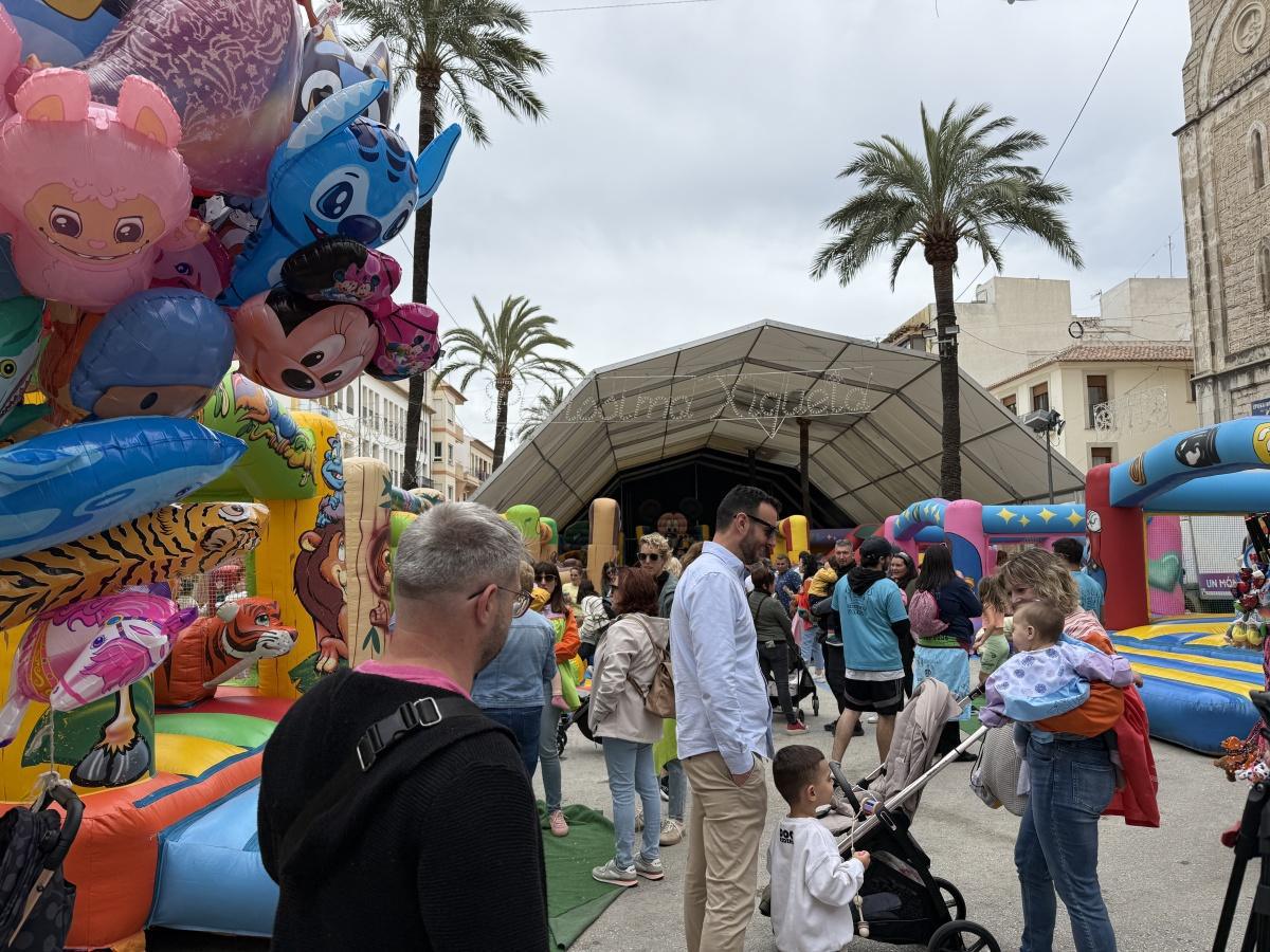 Benissa s’aboca al carrer en un multitudinari Dia de les Paelles de la Puríssima Xiqueta