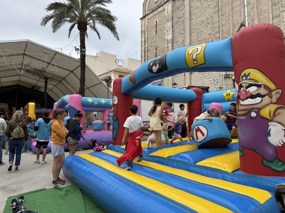 Benissa s’aboca al carrer en un multitudinari Dia de les Paelles de la Puríssima Xiqueta