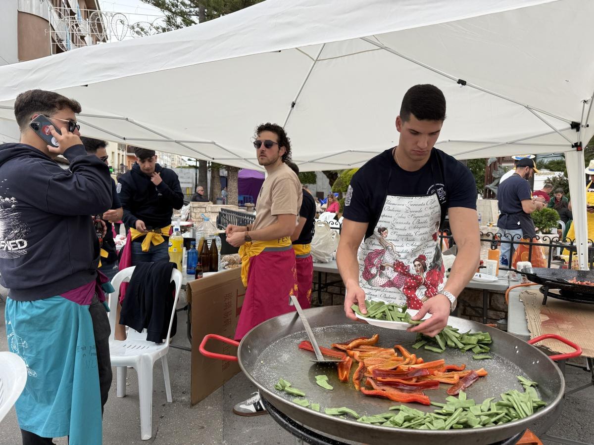 Benissa s’aboca al carrer en un multitudinari Dia de les Paelles de la Puríssima Xiqueta