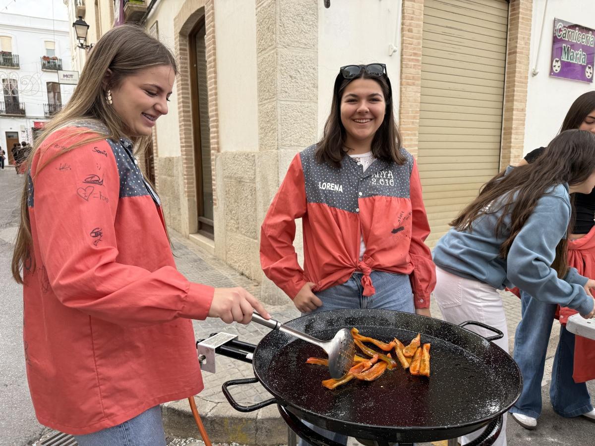 Benissa s’aboca al carrer en un multitudinari Dia de les Paelles de la Puríssima Xiqueta