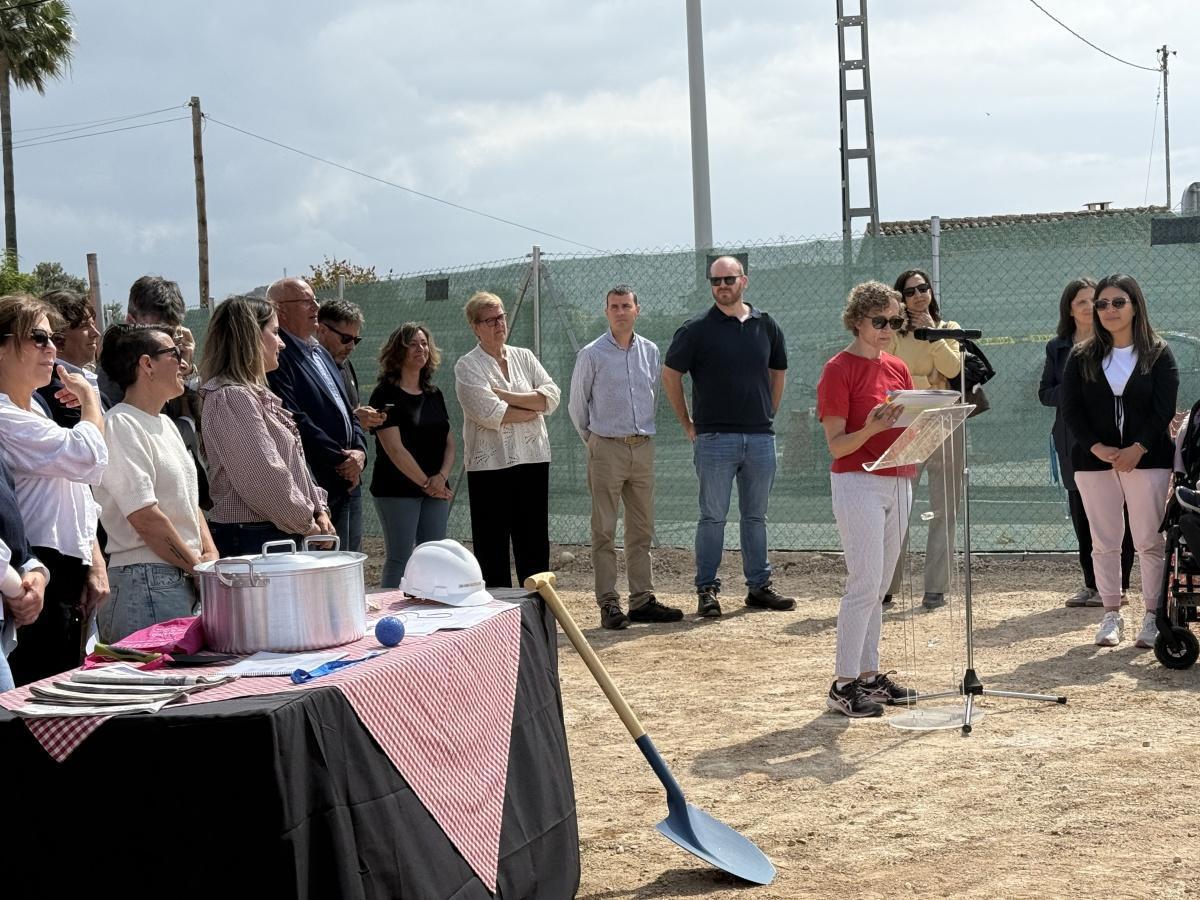 Tras dos décadas de reivindicaciones llega la primera piedra del Colegio Raquel Payà en Dénia