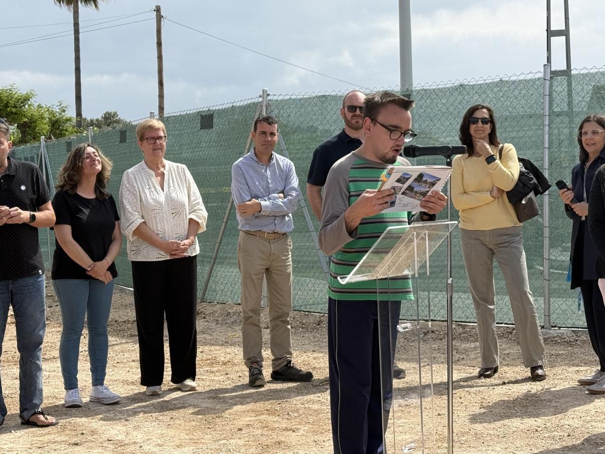 Tras dos décadas de reivindicaciones llega la primera piedra del Colegio Raquel Payà en Dénia Tras dos décadas de reivindicaciones llega la primera piedra del Colegio Raquel Payà en Dénia