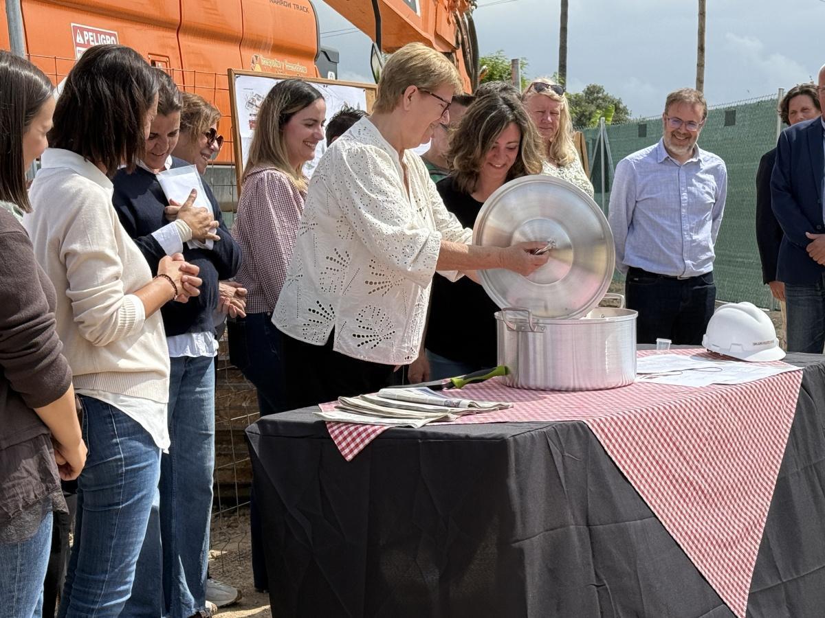 Tras dos décadas de reivindicaciones llega la primera piedra del Colegio Raquel Payà en Dénia