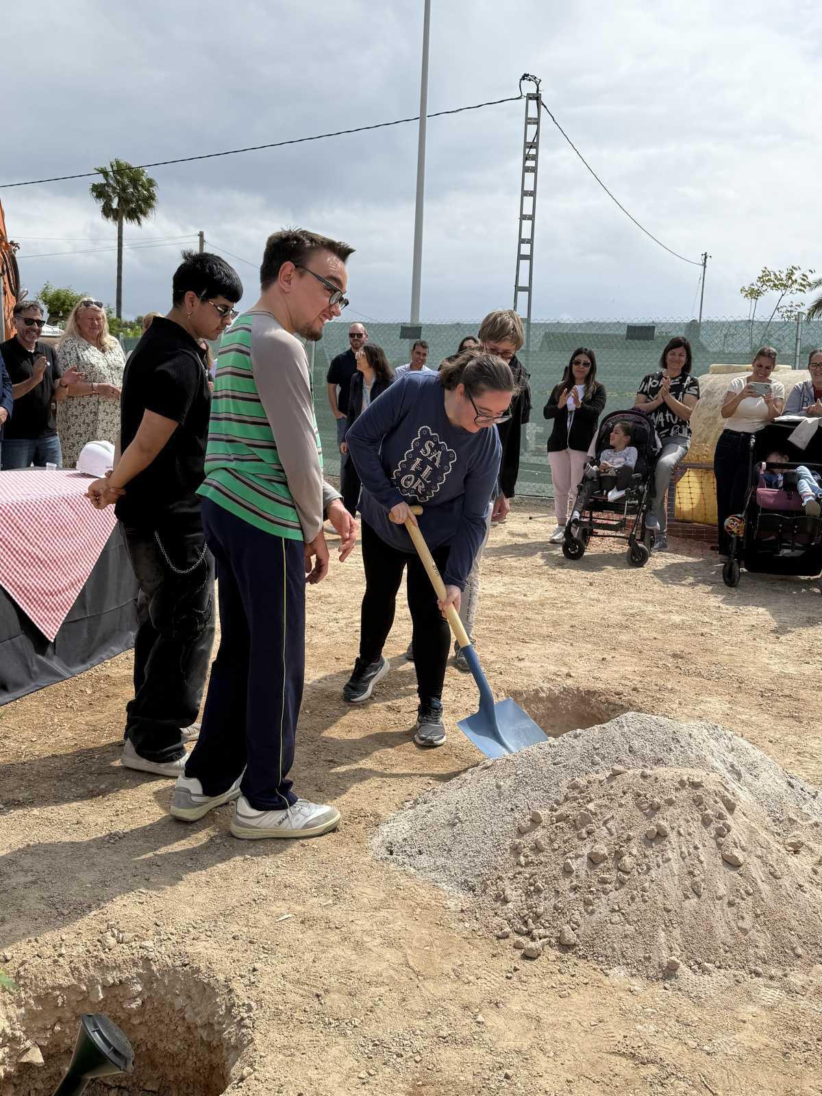 Tras dos décadas de reivindicaciones llega la primera piedra del Colegio Raquel Payà en Dénia