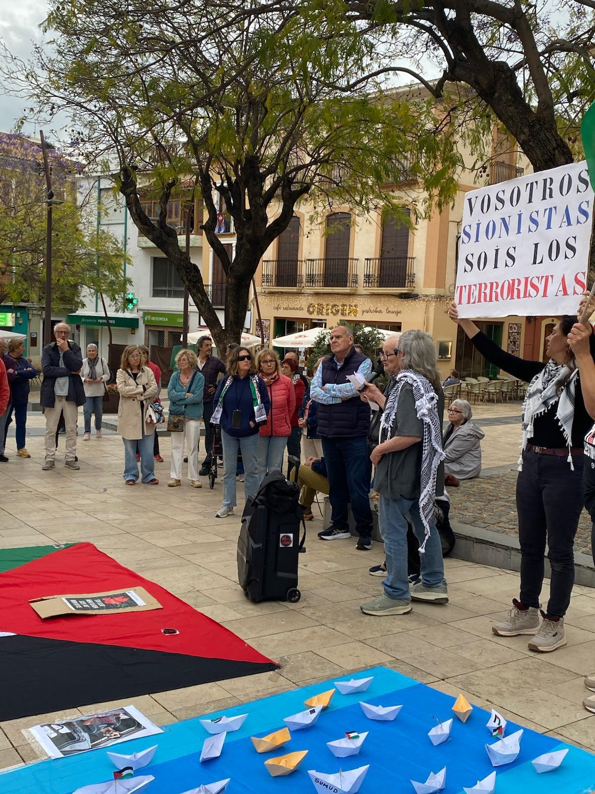 Dénia alza la voz por la flotilla retenida y pide una respuesta internacional Dénia alza la voz por la flotilla retenida y pide una respuesta internacional