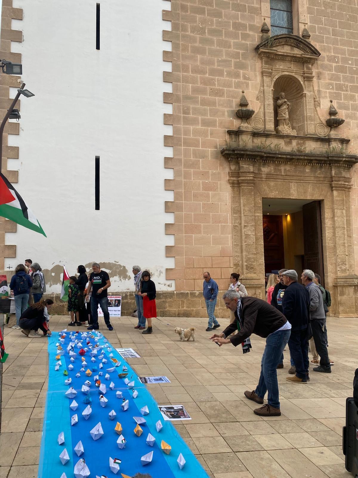 Dénia alza la voz por la flotilla retenida y pide una respuesta internacional Dénia alza la voz por la flotilla retenida y pide una respuesta internacional
