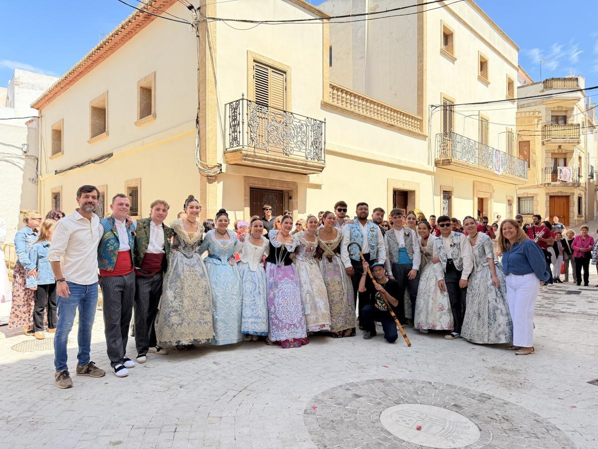 El alcalde de San Pancracio en Benitatxell impone el amarillo como requisito para el día de disfraces El alcalde de San Pancracio en Benitatxell impone el amarillo como requisito para el día de disfraces