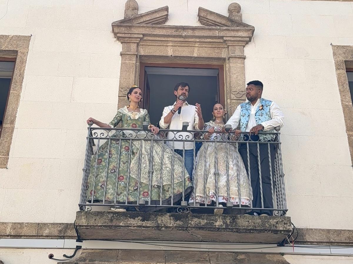 El alcalde de San Pancracio en Benitatxell impone el amarillo como requisito para el día de disfraces