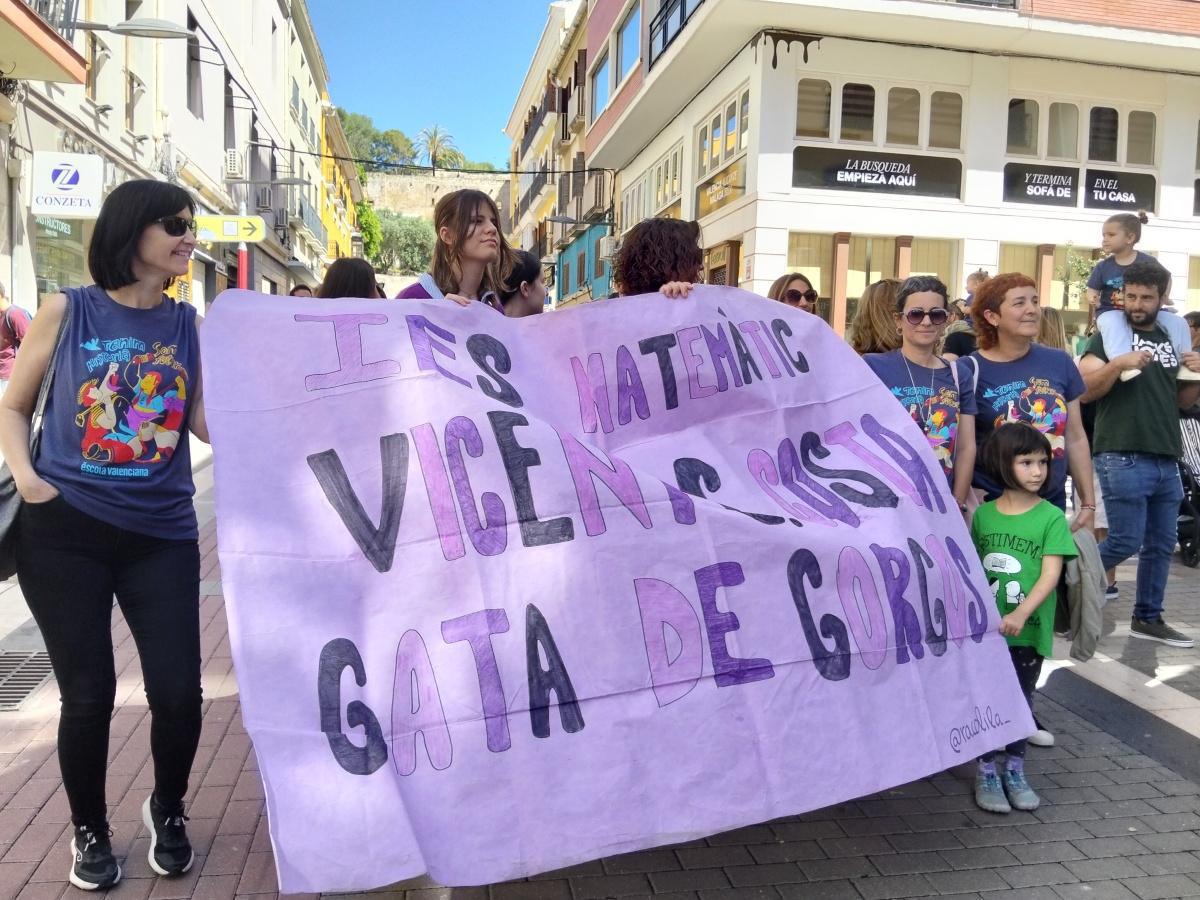 Dénia ompli els carrers de cultura i reivindicació en la Trobada d’Escoles en Valencià Dénia ompli els carrers de cultura i reivindicació en la Trobada d’Escoles en Valencià