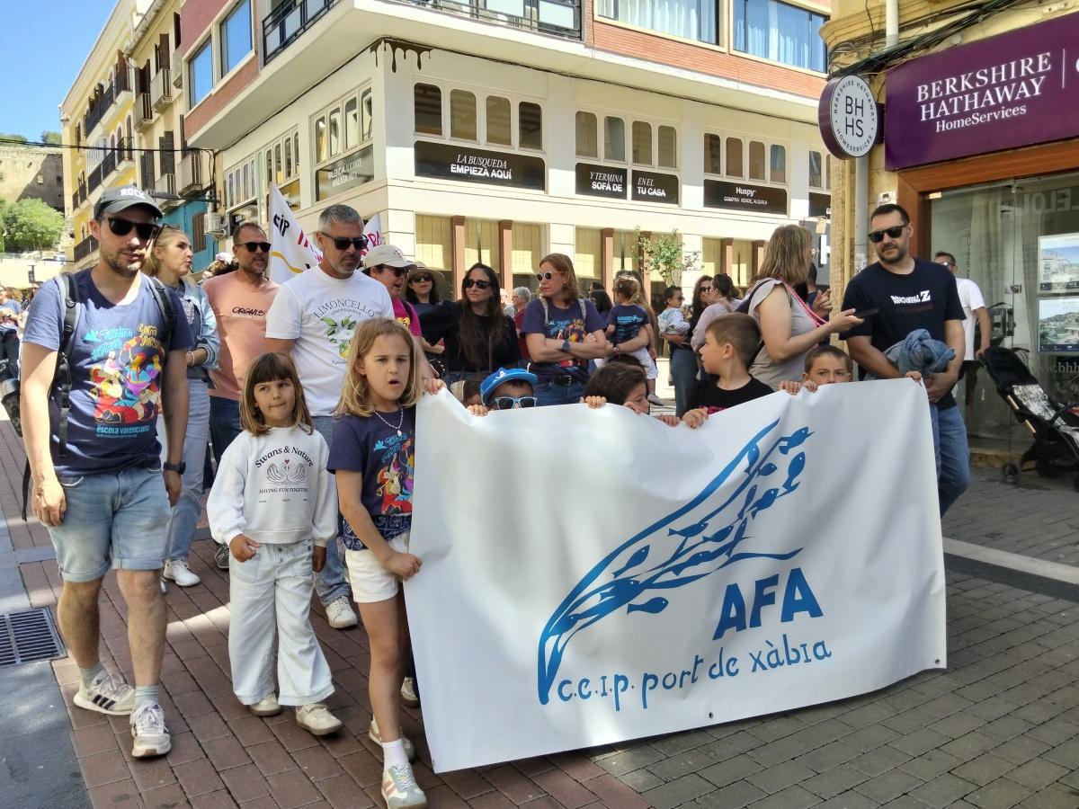 Dénia ompli els carrers de cultura i reivindicació en la Trobada d’Escoles en Valencià Dénia ompli els carrers de cultura i reivindicació en la Trobada d’Escoles en Valencià