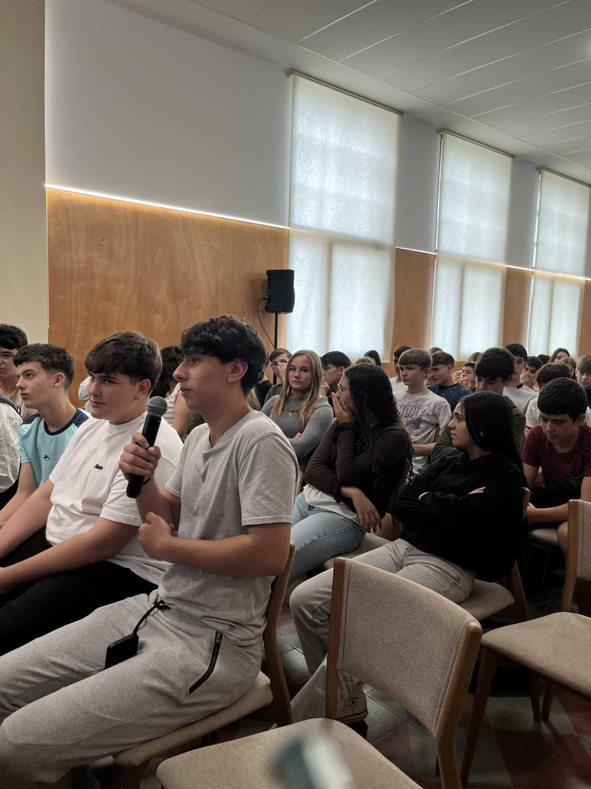 Pantallas, emociones y adolescencia: Pego convierte el diálogo entre jóvenes y familias en un éxito colectivo