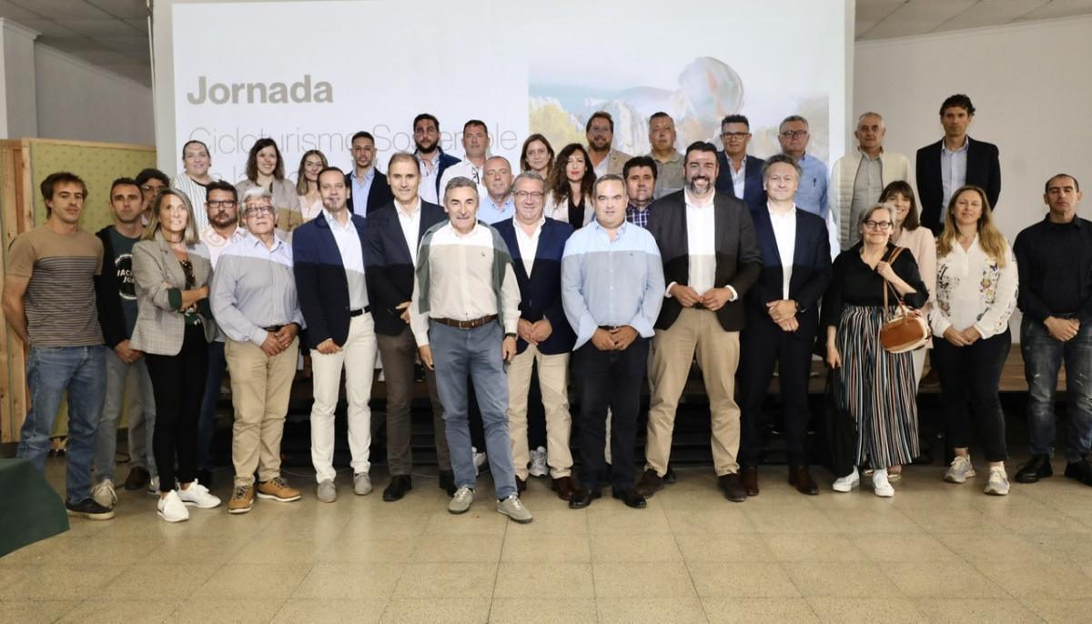 Diputación apuesta por una estrategia conjunta para consolidar el cicloturismo en la Costa Blanca Diputación apuesta por una estrategia conjunta para consolidar el cicloturismo en la Costa Blanca