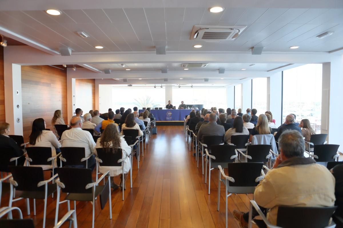 El universo de los sueños llega a Dénia con la presentación de "El príncipe onírico" de Sergi Segarra El universo de los sueños llega a Dénia con la presentación de "El príncipe onírico" de Sergi Segarra