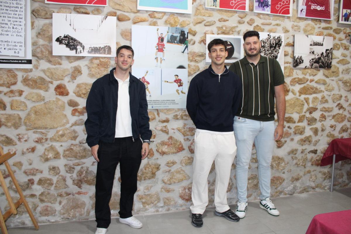 Ondara celebra el títol dels germans Terrades amb un emotiu homenatge al trinquet municipal Ondara celebra el títol dels germans Terrades amb un emotiu homenatge al trinquet municipal