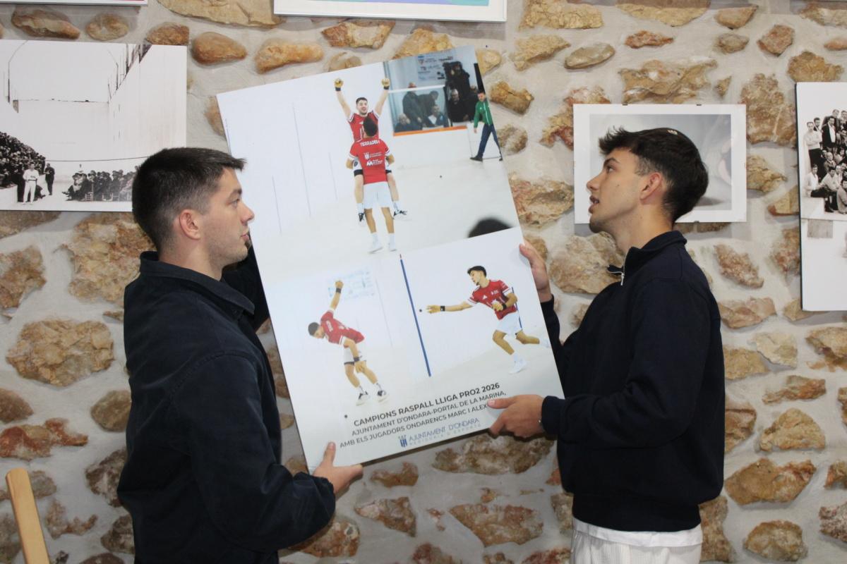 Ondara celebra el títol dels germans Terrades amb un emotiu homenatge al trinquet municipal Ondara celebra el títol dels germans Terrades amb un emotiu homenatge al trinquet municipal