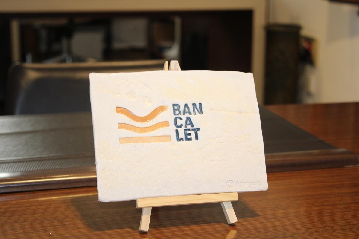 La cerámica como símbolo de identidad: Bancalet estrena su nuevo distintivo artesanal