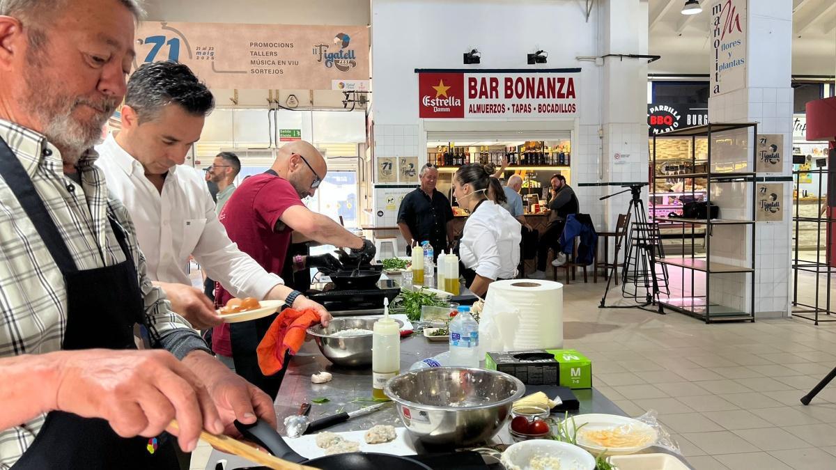 El Mercat de Dénia conmemora 71 años entre fogones con Belén Escrivà y la prensa