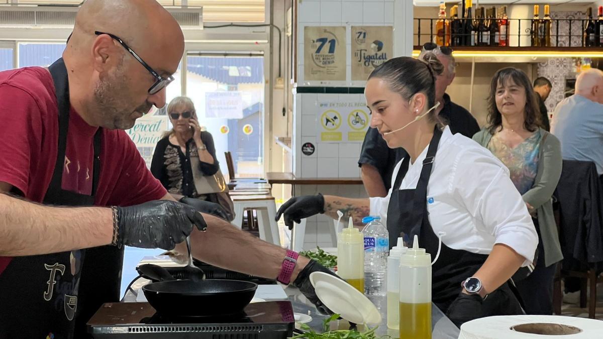 El Mercat de Dénia conmemora 71 años entre fogones con Belén Escrivà y la prensa