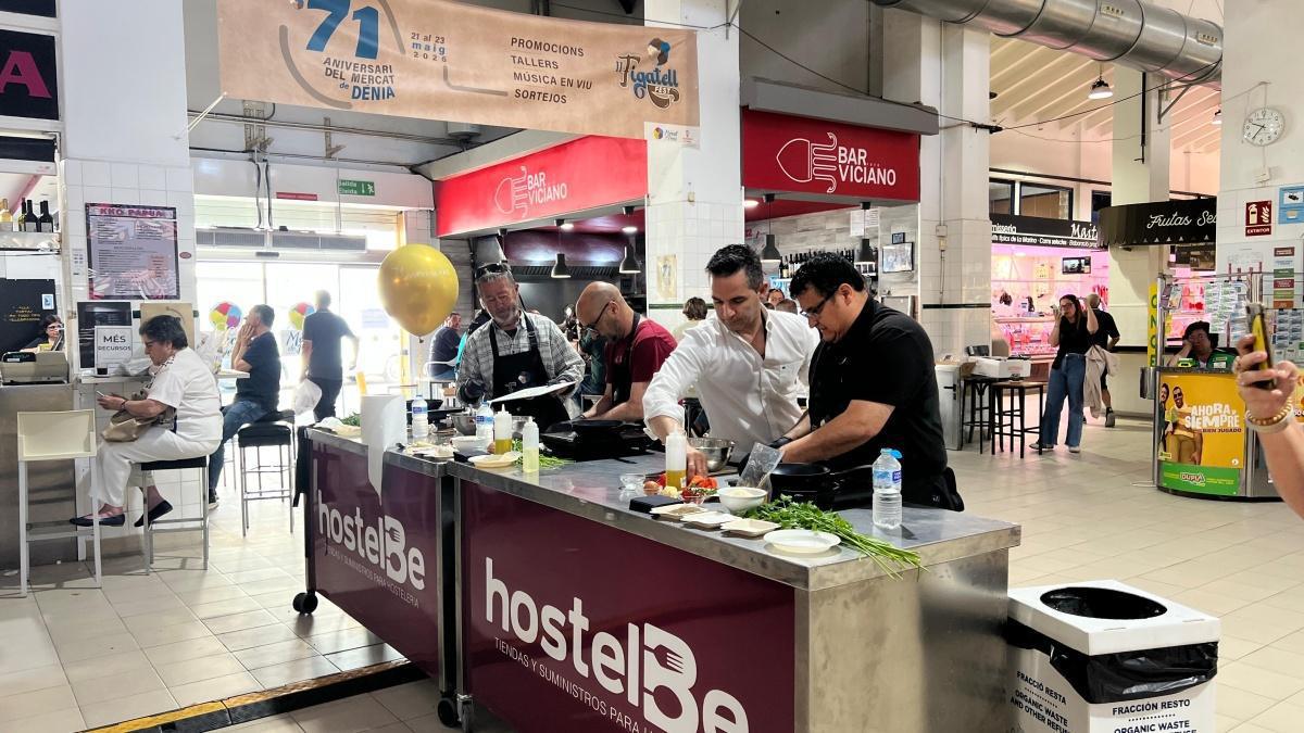El Mercat de Dénia conmemora 71 años entre fogones con Belén Escrivà y la prensa