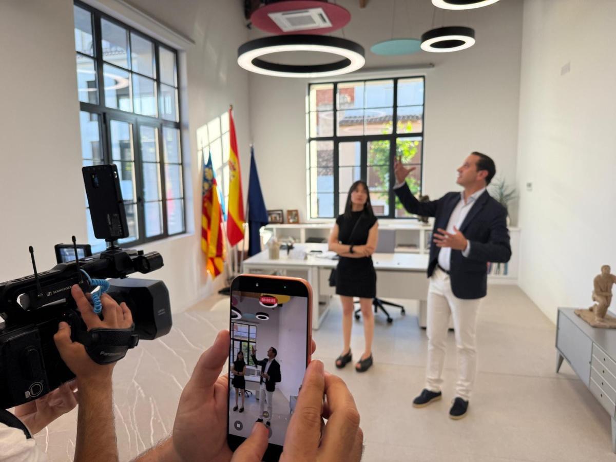 Los alcaldes de la historia democrática de Benissa se reúnen en una multitudinaria inauguración del Ayuntamiento