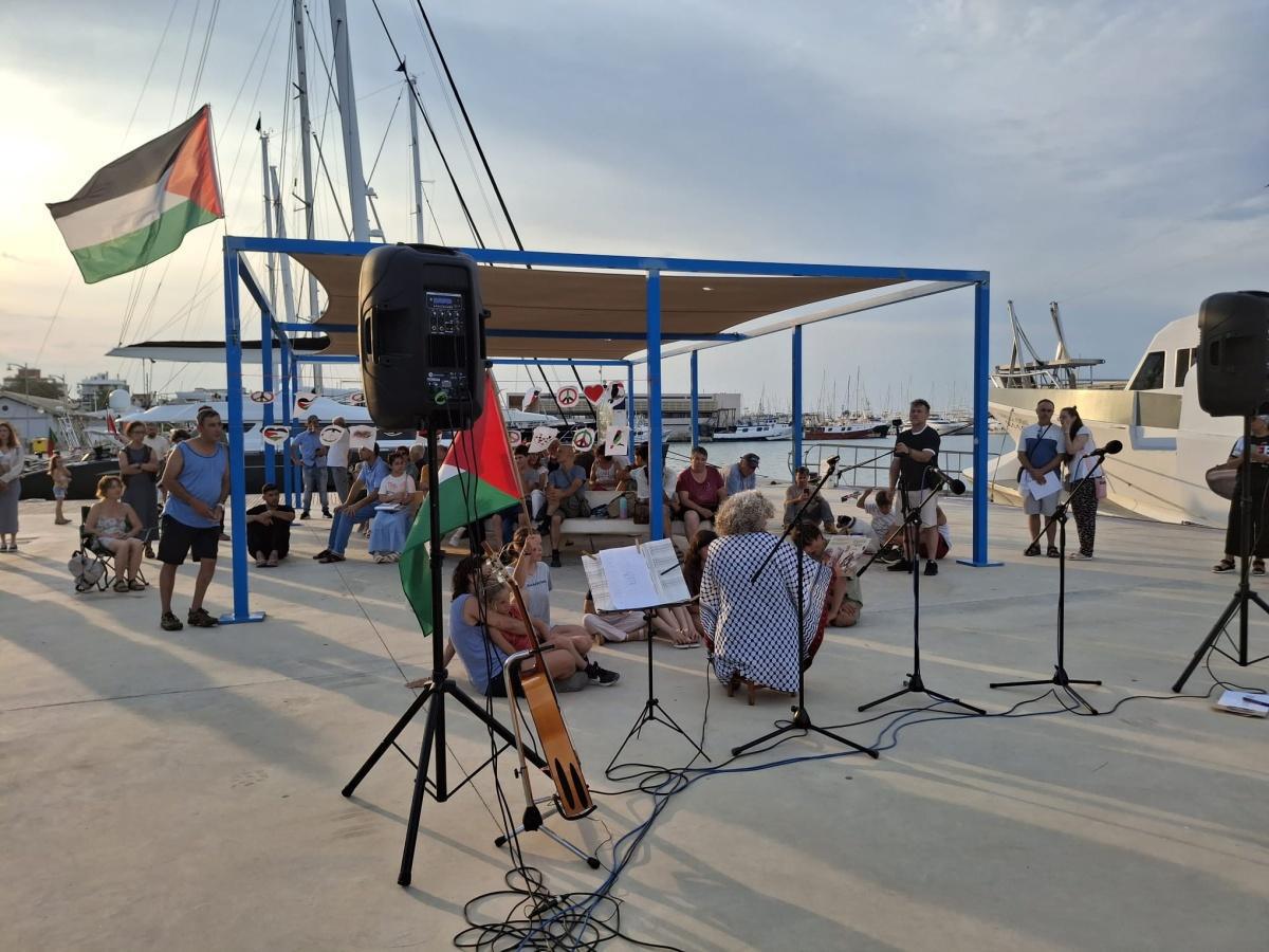 Dénia reivindica la paz y los derechos de la infancia palestina Dénia reivindica la paz y los derechos de la infancia palestina