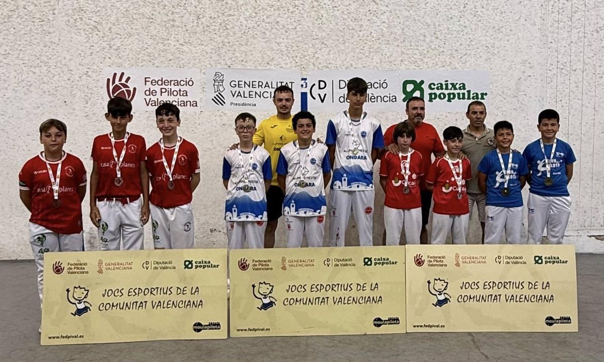 Arnau Montilla, Àlex Chaves i Aleix Contrí toquen cel de la pilota valenciana a Ondara Arnau Montilla, Àlex Chaves i Aleix Contrí toquen cel de la pilota valenciana a Ondara