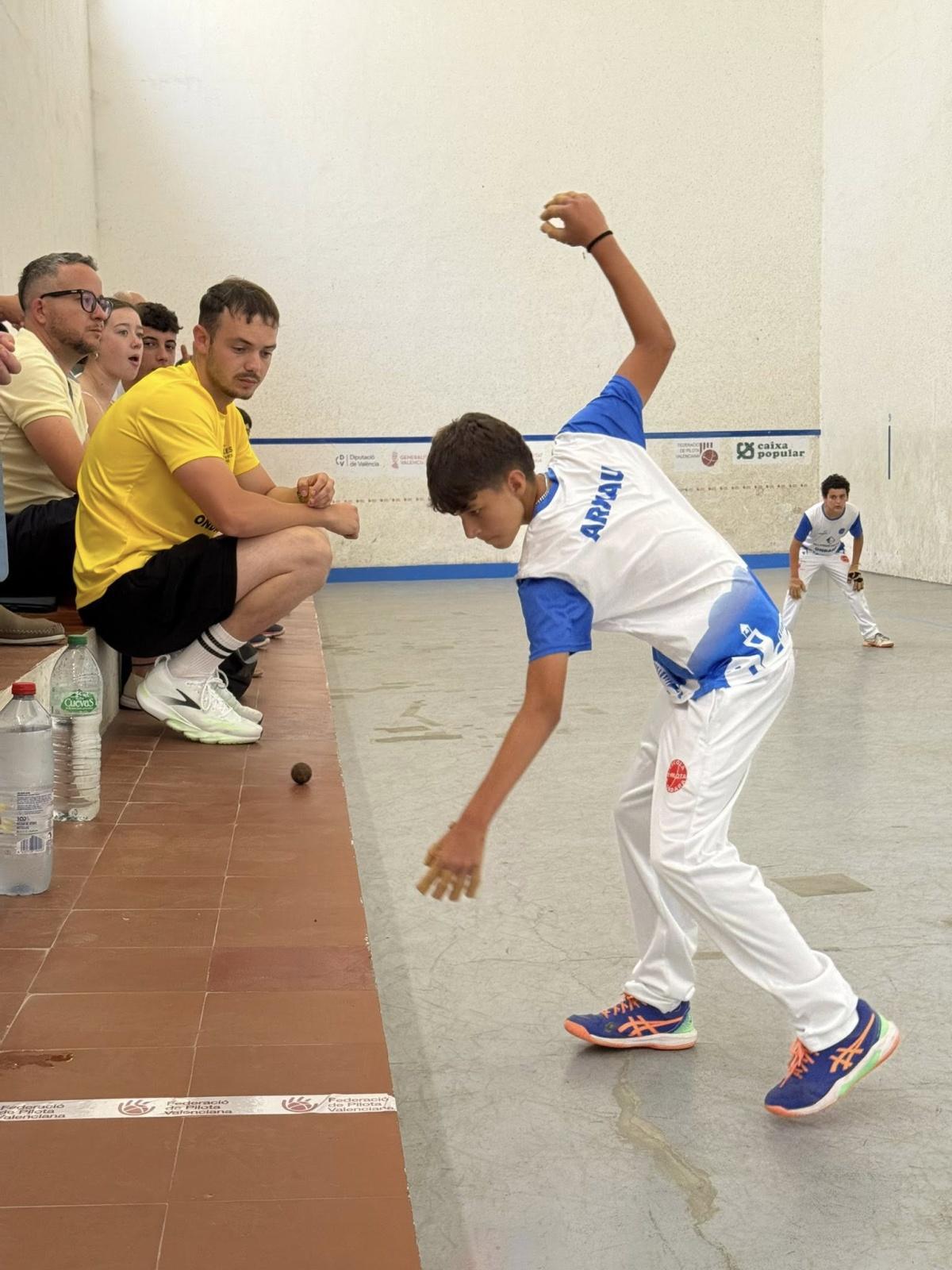 Arnau Montilla, Àlex Chaves i Aleix Contrí toquen cel de la pilota valenciana a Ondara Arnau Montilla, Àlex Chaves i Aleix Contrí toquen cel de la pilota valenciana a Ondara