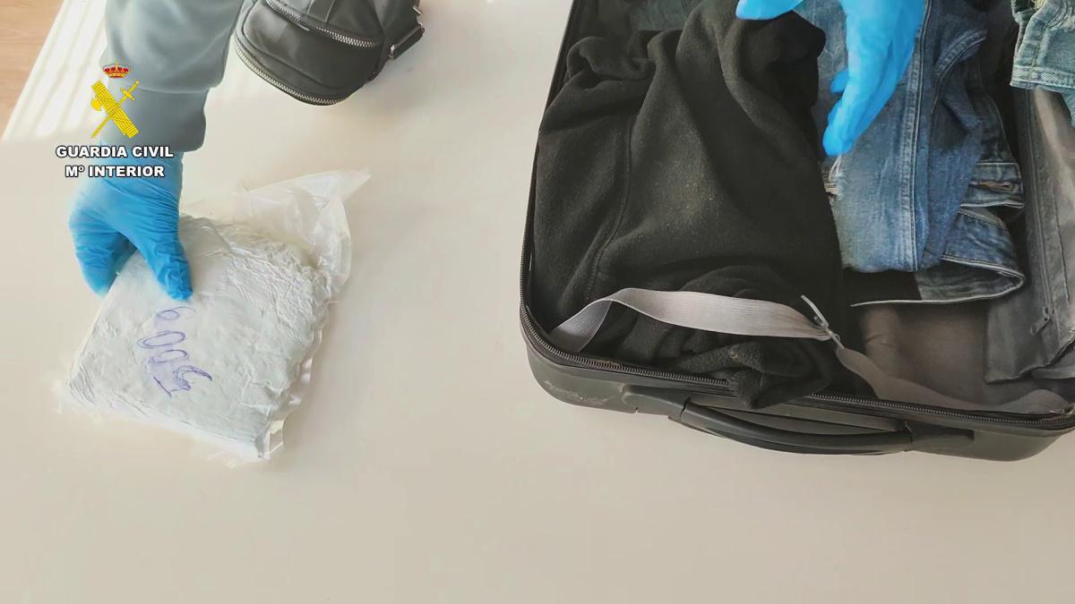 Dos detenidos con más de dos kilos de cocaína al intentar embarcar en un ferry rumbo a Ibiza Dos detenidos con más de dos kilos de cocaína al intentar embarcar en un ferry rumbo a Ibiza