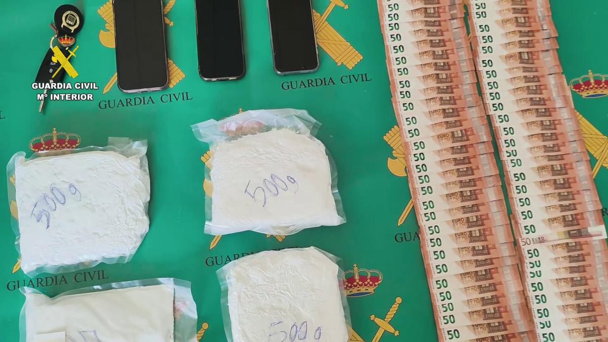 Dos detenidos con más de dos kilos de cocaína al intentar embarcar en un ferry rumbo a Ibiza Dos detenidos con más de dos kilos de cocaína al intentar embarcar en un ferry rumbo a Ibiza