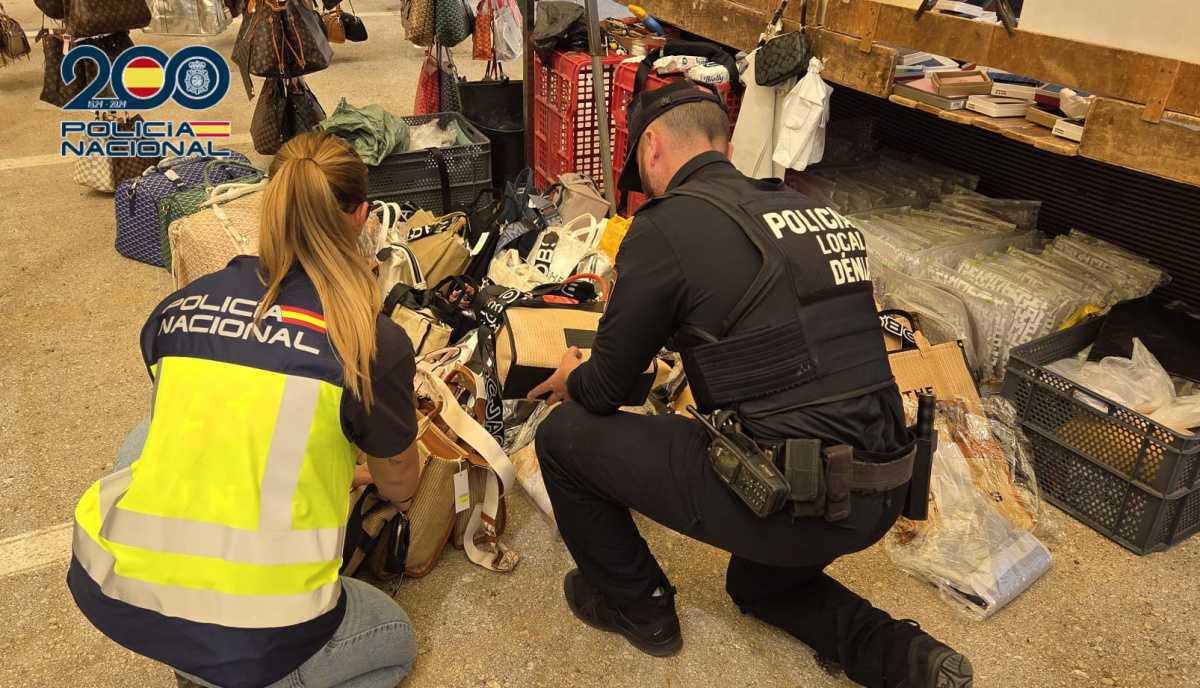 Detenidas doce personas por venta ambulante de falsificaciones en un mercadillo de Dénia 