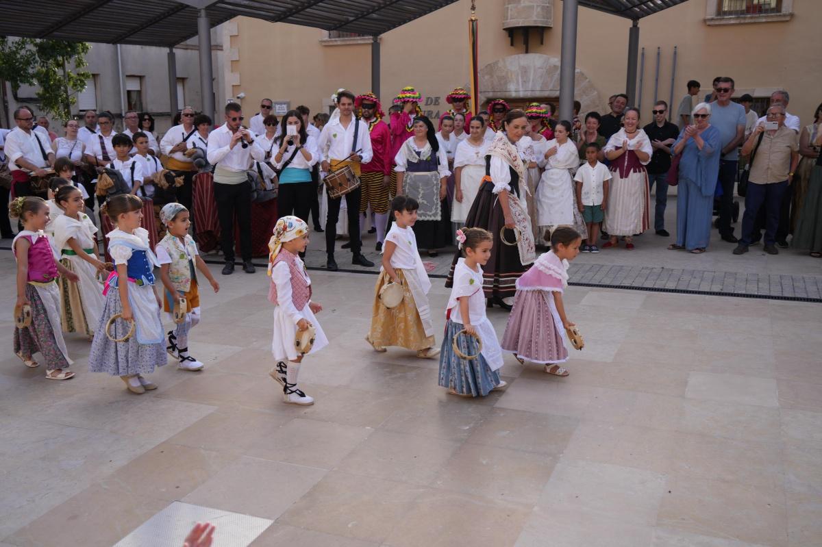 Ondara manté viva la tradició del Corpus amb una multitudinària exhibició de danses populars Ondara manté viva la tradició del Corpus amb una multitudinària exhibició de danses populars