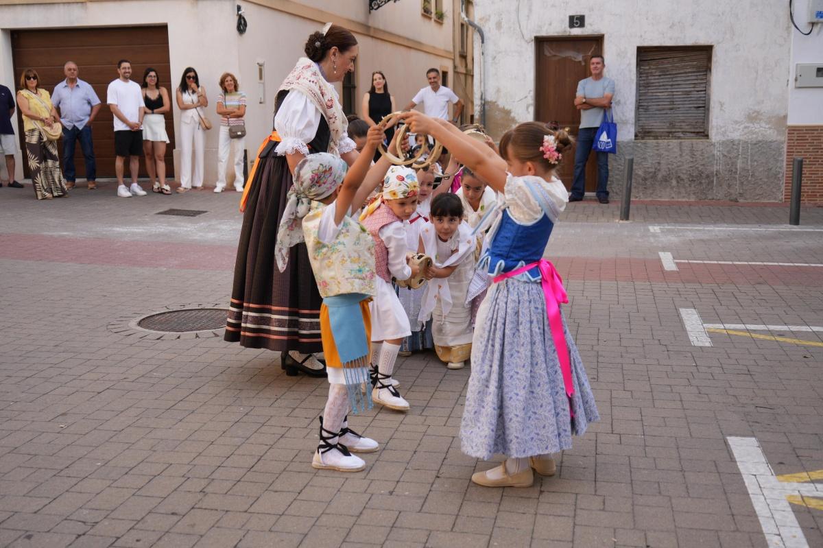 Ondara manté viva la tradició del Corpus amb una multitudinària exhibició de danses populars Ondara manté viva la tradició del Corpus amb una multitudinària exhibició de danses populars