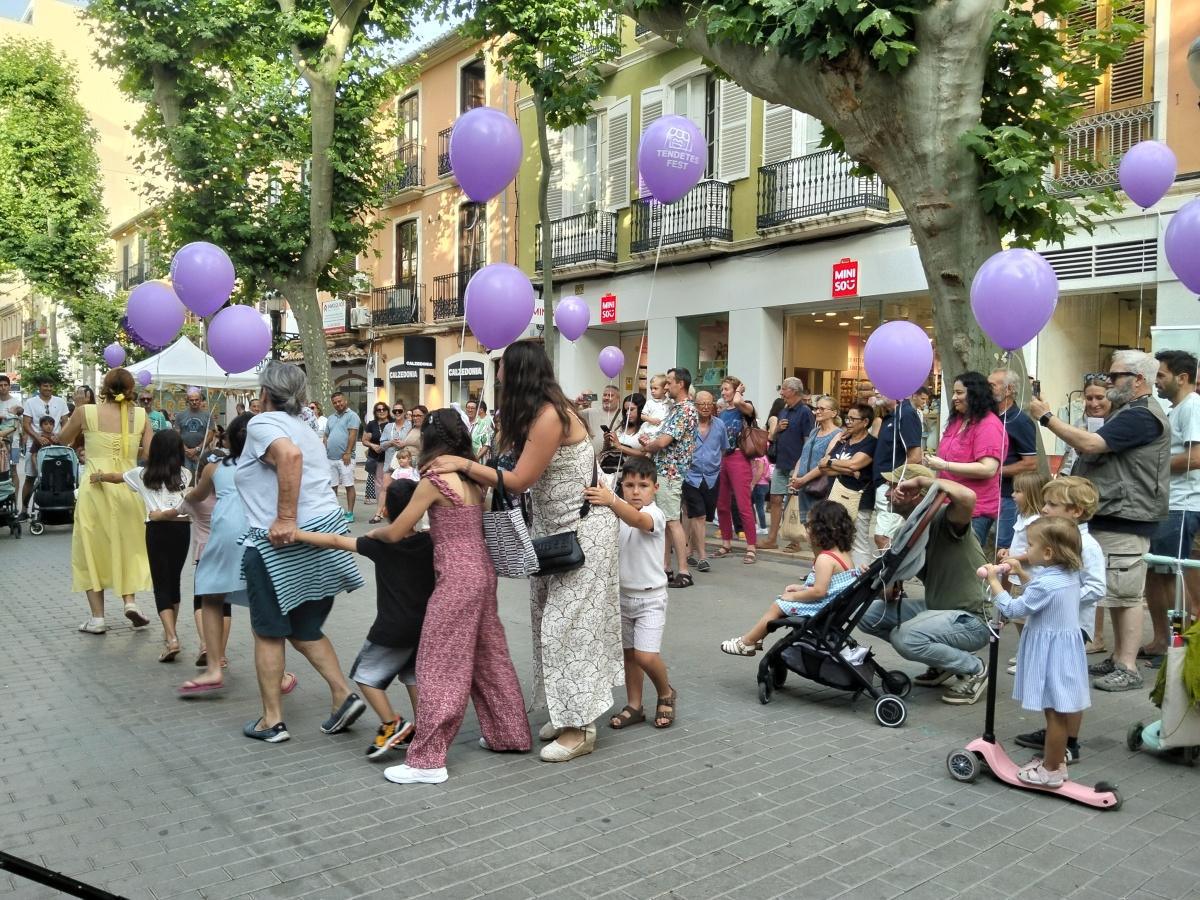 Tendetes Fest convierte Dénia en una fiesta de actuaciones y descuentos